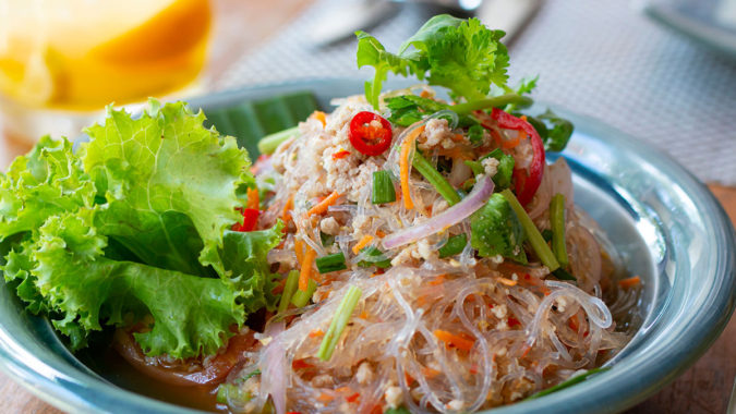 ひき肉春雨のスパイシーサラダ マナ タイ料理レストラン | 茨城 水海道